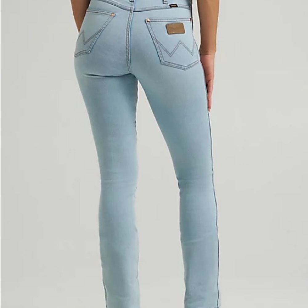 Wrangler x Lainey Edition - Picture 3 of 4